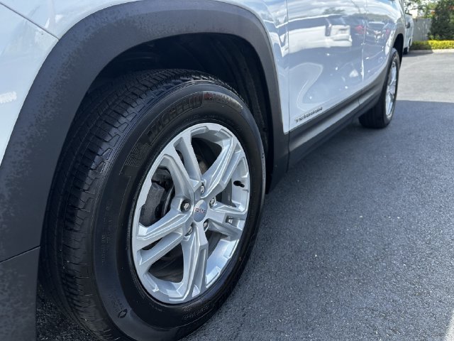 Used 2024 GMC Terrain SLE FWD image 12
