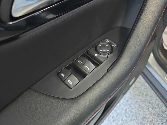 Used 2025 Chevrolet Blazer RS image 9