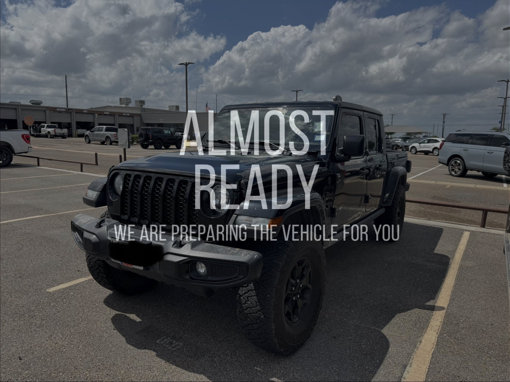 Used 2023 Jeep Gladiator Mojave AWD/4WD image 2