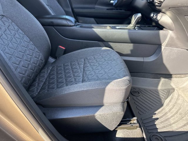 Used 2025 Nissan Kicks SV w/ SV Premium Package FWD image 13