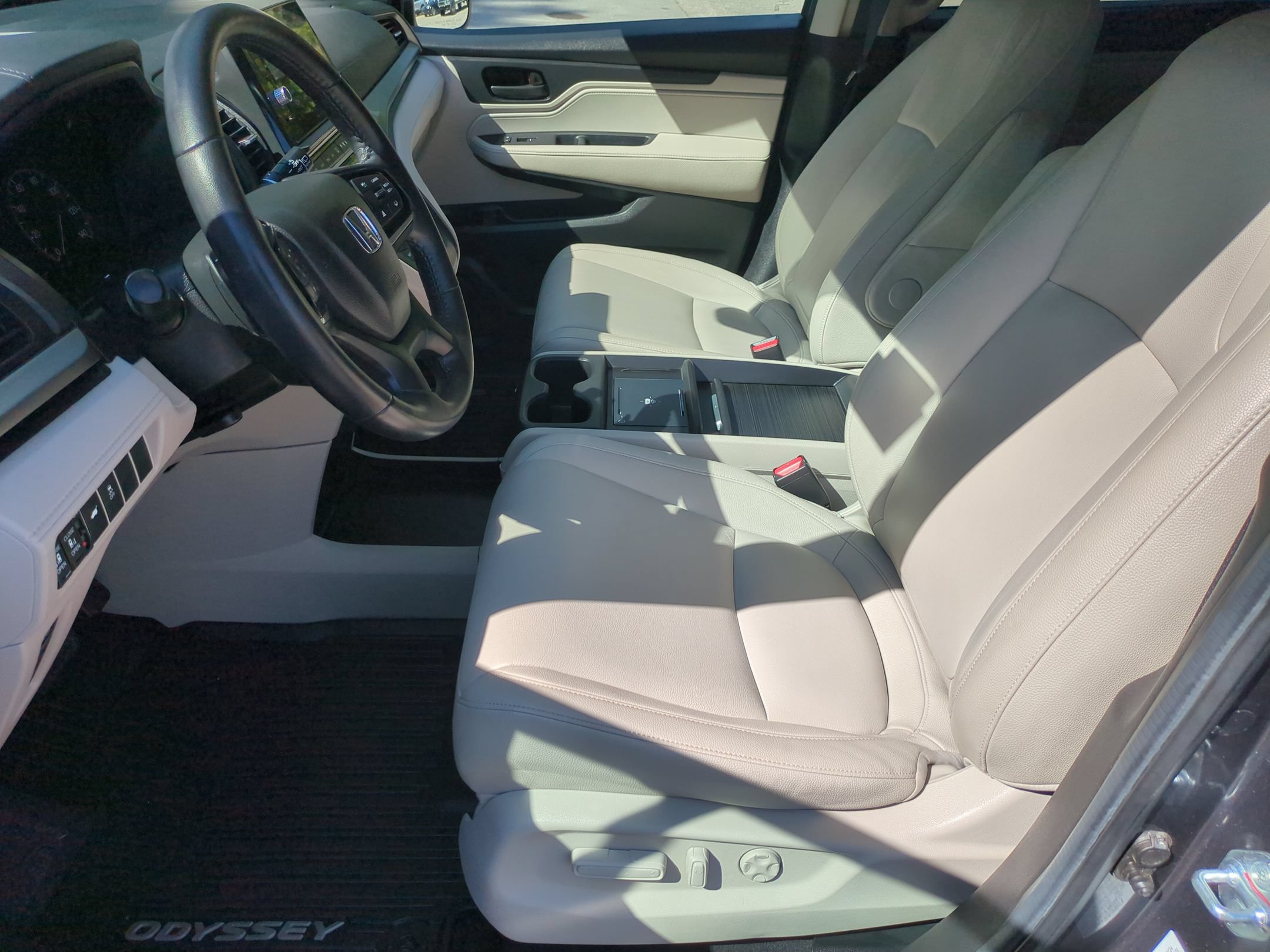 Used 2025 Honda Odyssey EX-L image 13