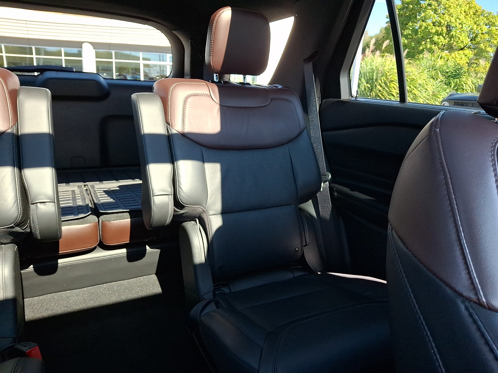 Certified 2023 Ford Explorer Platinum w/ Technology Package AWD/4WD image 20