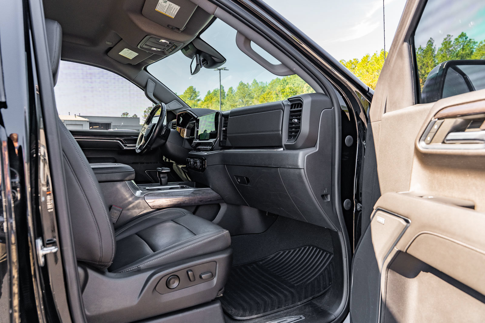 Used 2022 Chevrolet Silverado 1500 LTZ w/ Max Trailering Package RWD image 11