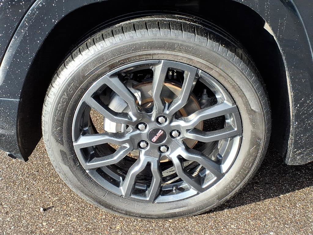 Used 2023 GMC Terrain Denali w/ Black Diamond Edition image 9