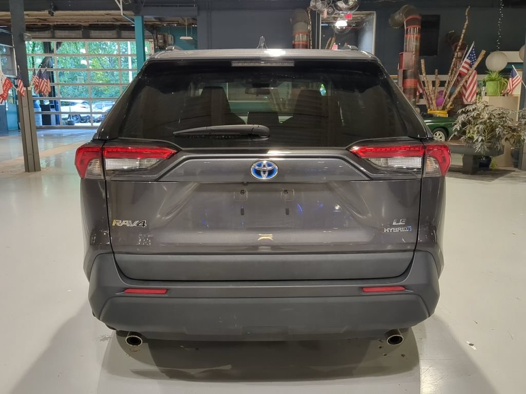 Used 2024 Toyota RAV4 LE AWD/4WD image 9