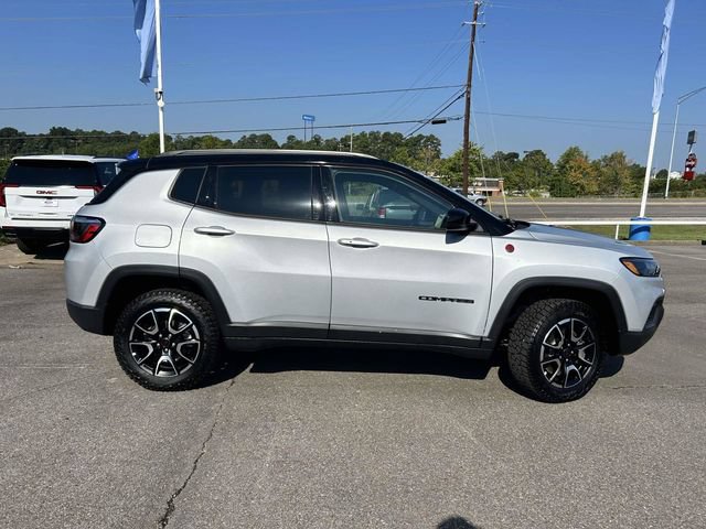 Used 2026 Jeep Compass Trailhawk AWD/4WD image 2
