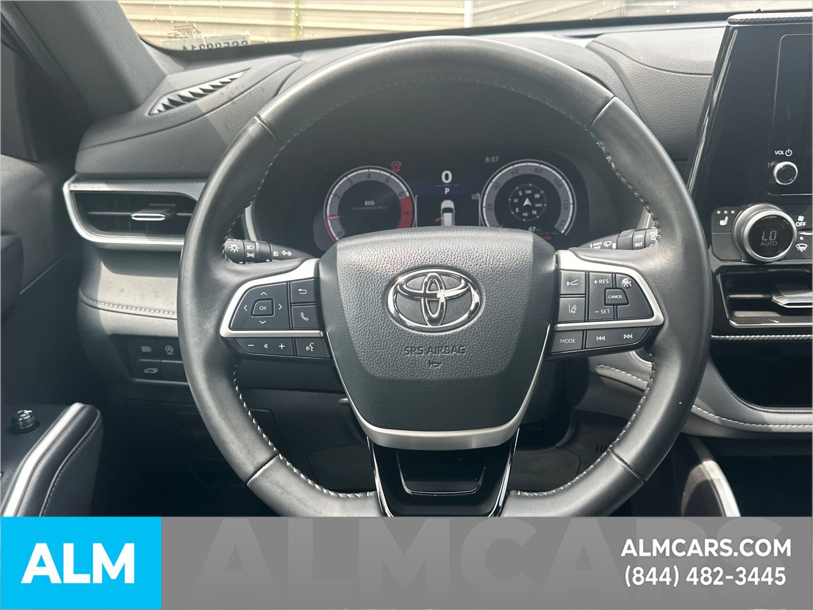 Used 2025 Toyota Highlander XSE AWD/4WD image 28