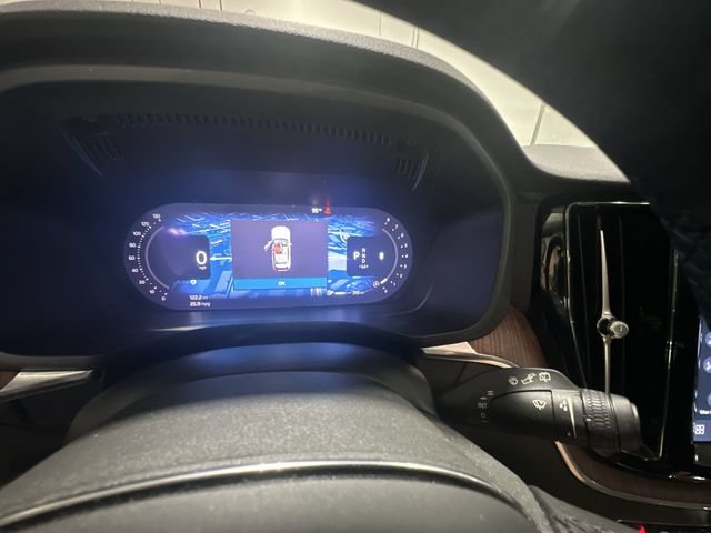 Used 2024 Volvo XC60 B5 Plus AWD/4WD image 14