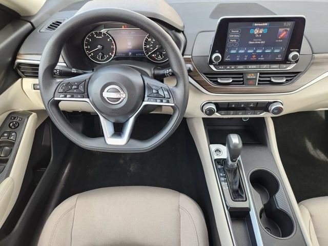 Used 2025 Nissan Altima 2.5 SV FWD image 27