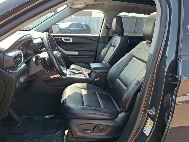 Certified 2021 Ford Explorer XLT w/ Equipment Group 202A AWD/4WD image 13