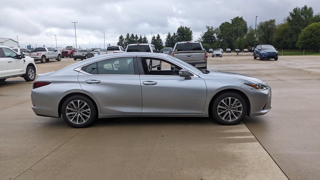 Used 2022 Lexus ES 350 w/ Premium Package FWD image 2