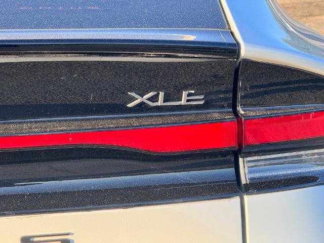 Used 2024 Toyota Prius XLE FWD image 7