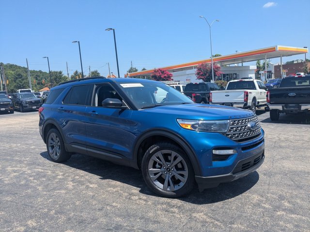 Certified 2022 Ford Explorer XLT w/ Equipment Group 202A RWD image 1