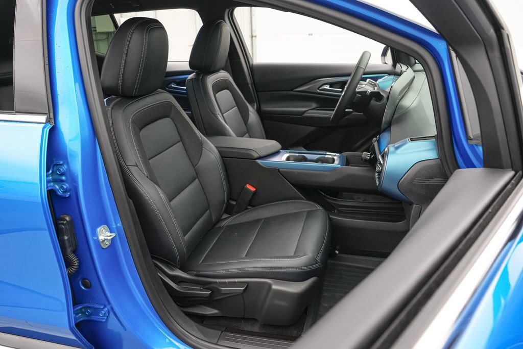 Used 2025 Chevrolet Equinox EV LT w/ Convenience Package image 28