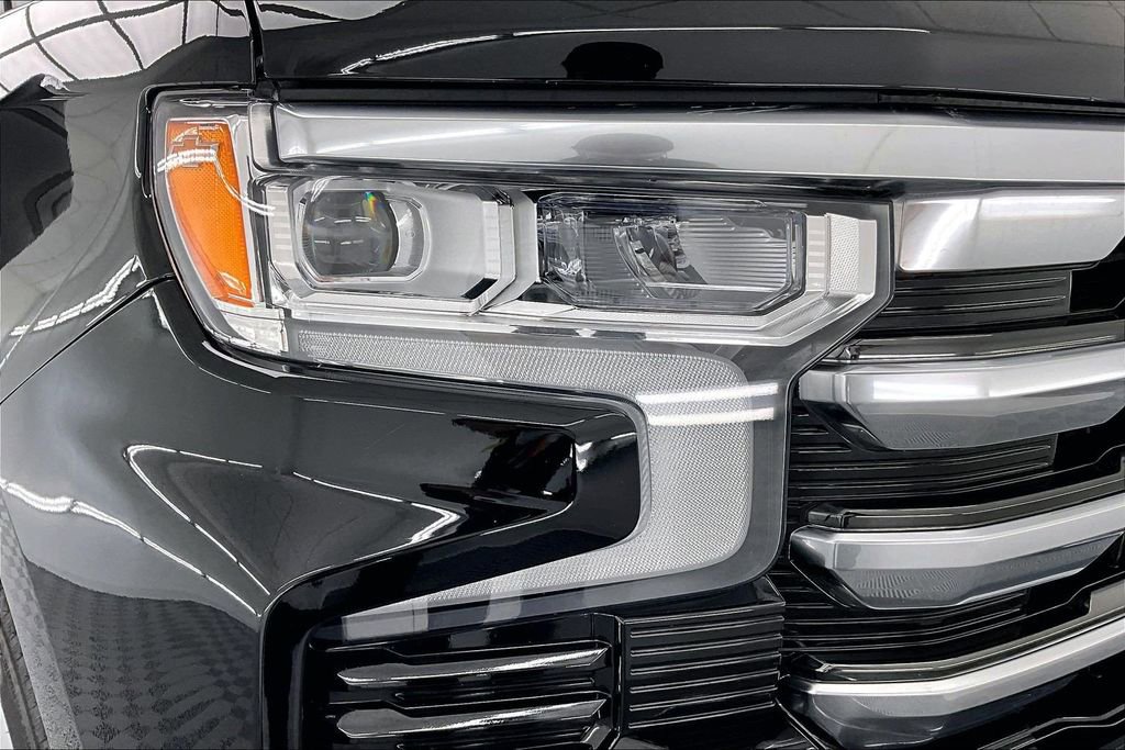 Used 2024 Chevrolet Silverado 1500 High Country w/ High Country Premium Package AWD/4WD image 30
