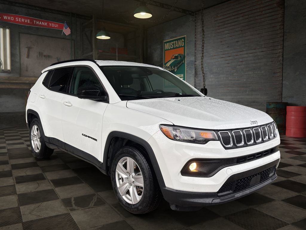 Used 2022 Jeep Compass Latitude FWD image 2