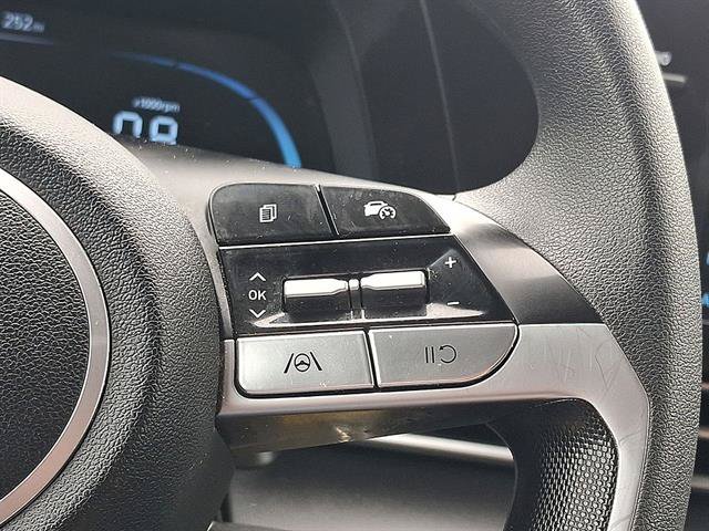 Used 2024 Hyundai Elantra SE FWD image 18