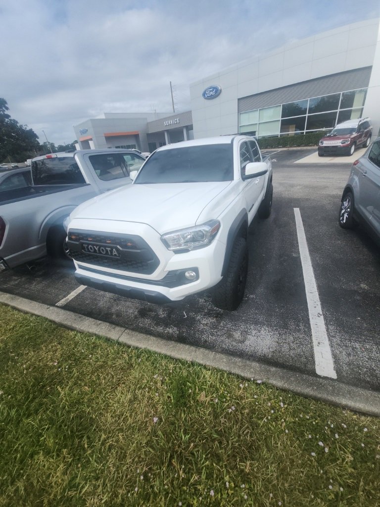 Used 2023 Toyota Tacoma TRD Off-Road w/ Technology Package image 4