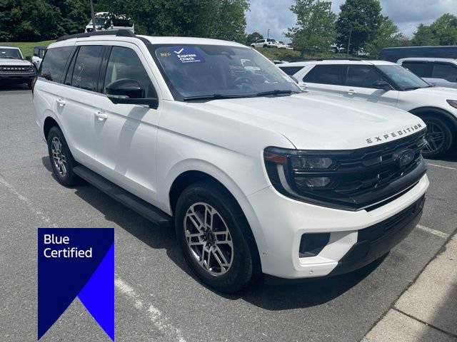 Certified 2025 Ford Expedition Active RWD image 3