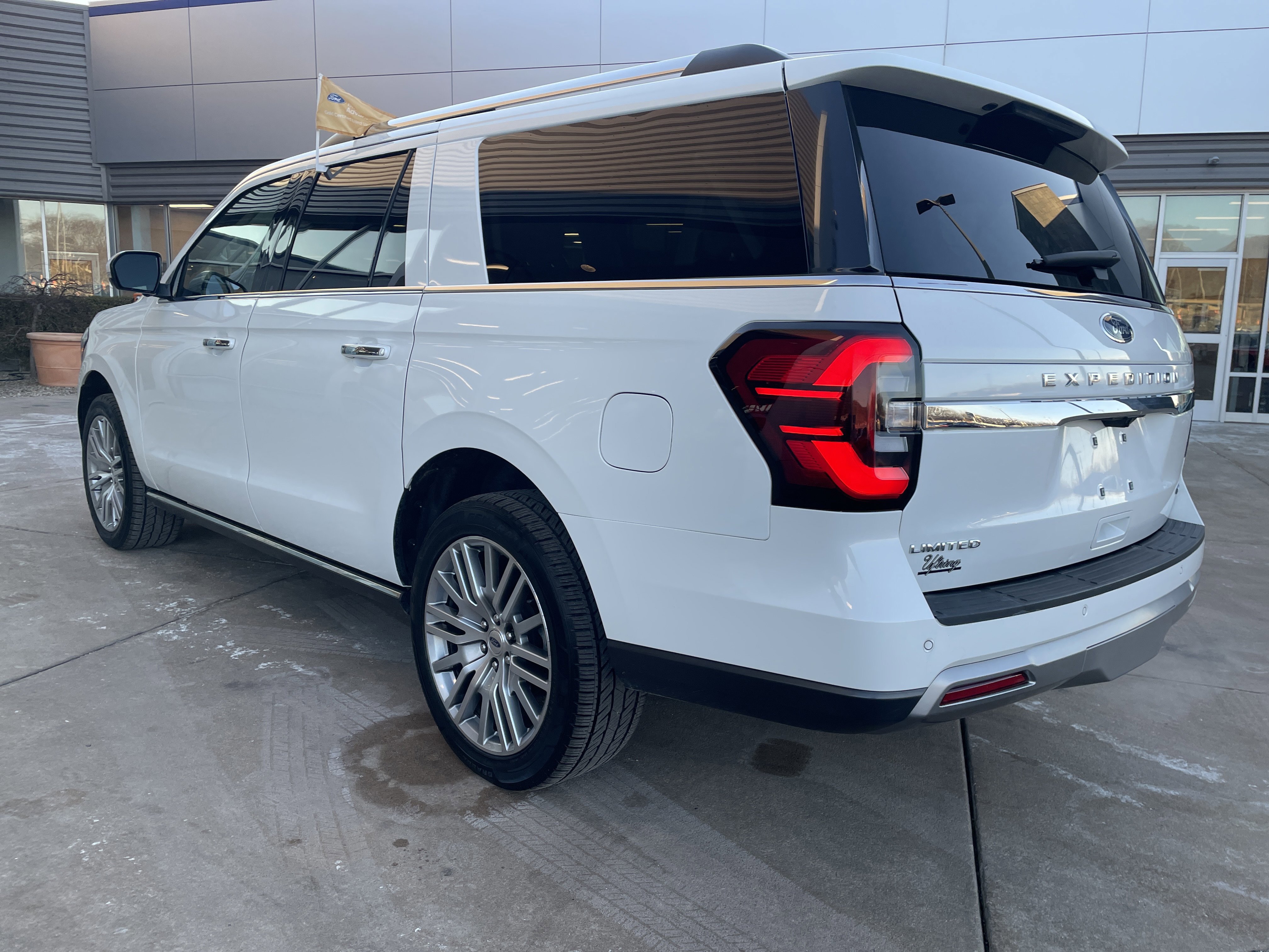 Certified 2022 Ford Expedition Max Limited image 3