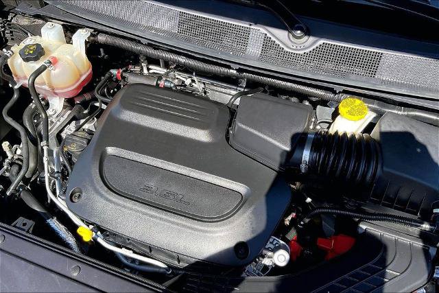 Used 2023 Chrysler Pacifica Touring-L FWD image 33