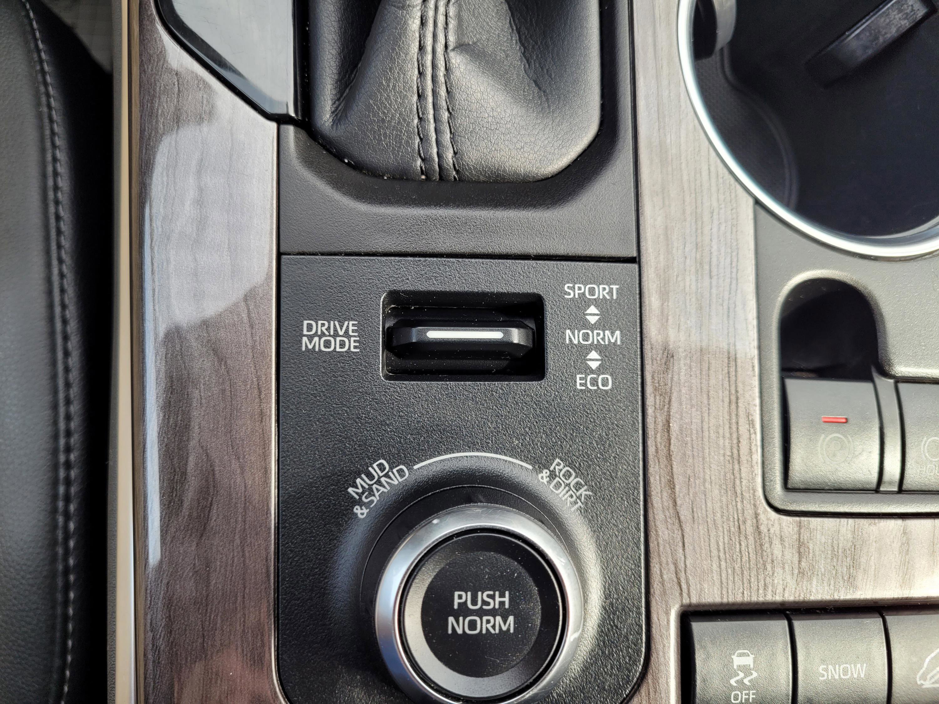 Used 2020 Toyota Highlander Limited image 23