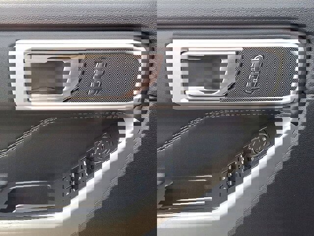 Certified 2022 Ford Explorer XLT w/ Equipment Group 202A image 6