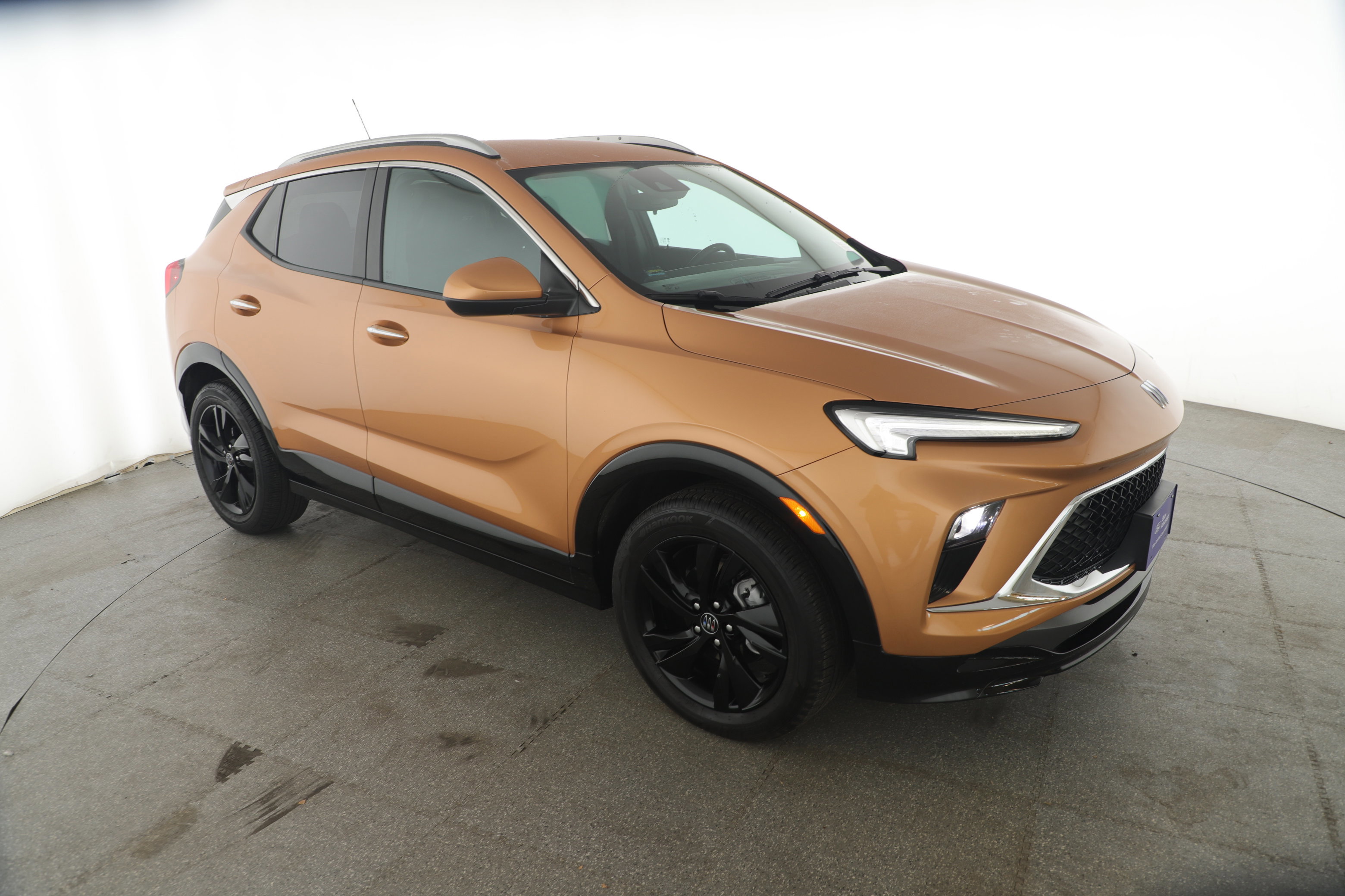 Used 2024 Buick Encore GX Sport Touring image 2