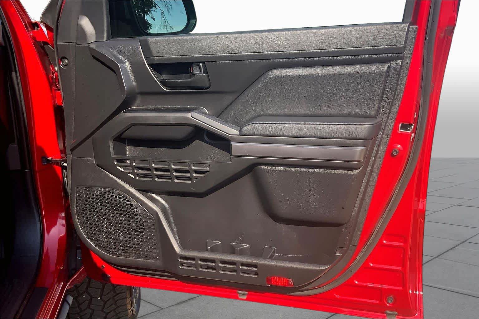 Used 2025 Toyota Tacoma SR5 AWD/4WD image 23