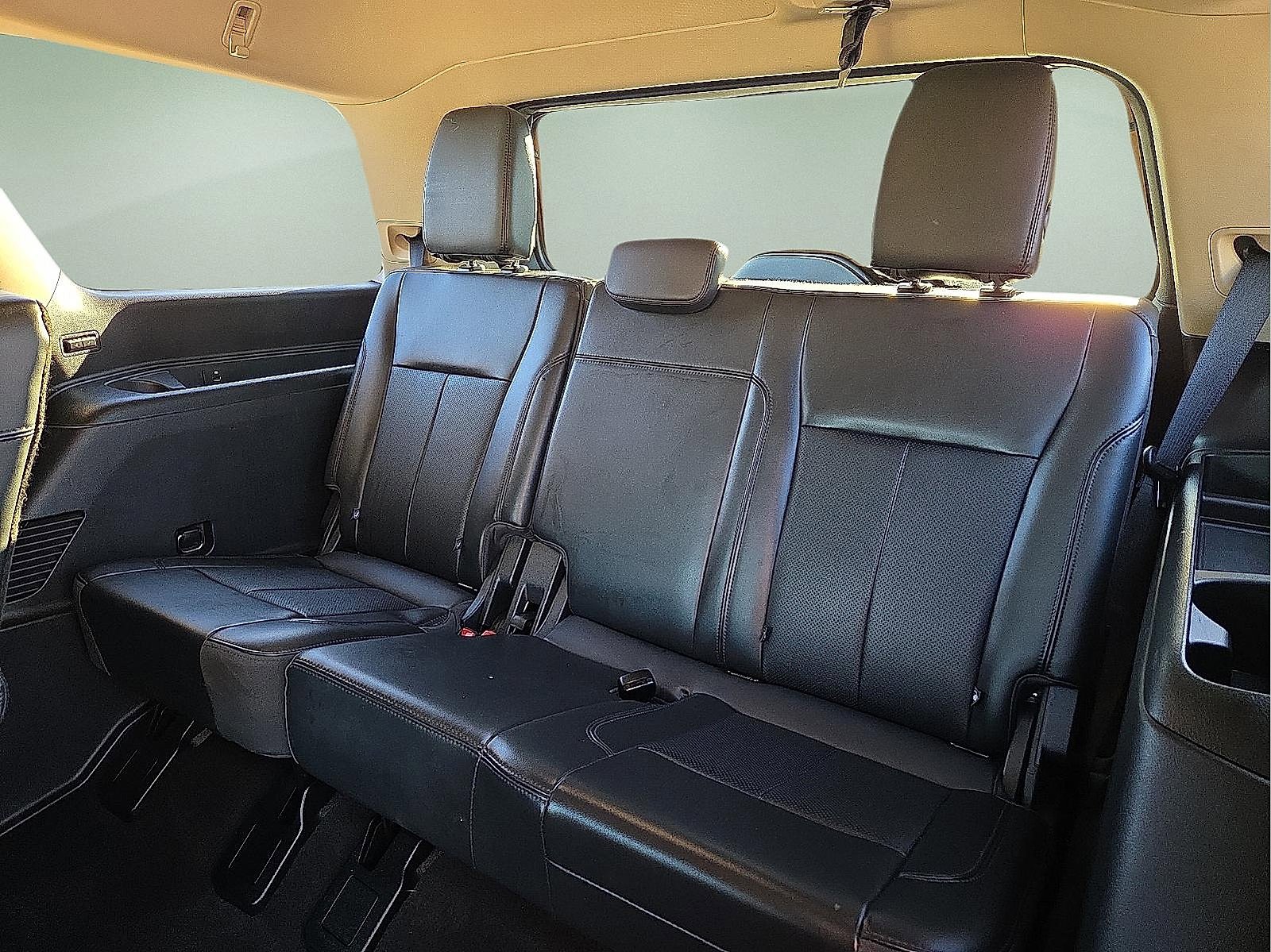 Certified 2024 Ford Expedition XLT image 10