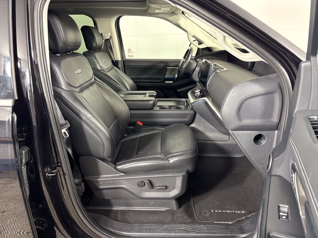 Certified 2025 Ford Expedition Platinum AWD/4WD image 7