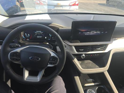 Certified 2025 Ford Explorer Active w/ Active Comfort Package RWD image 12