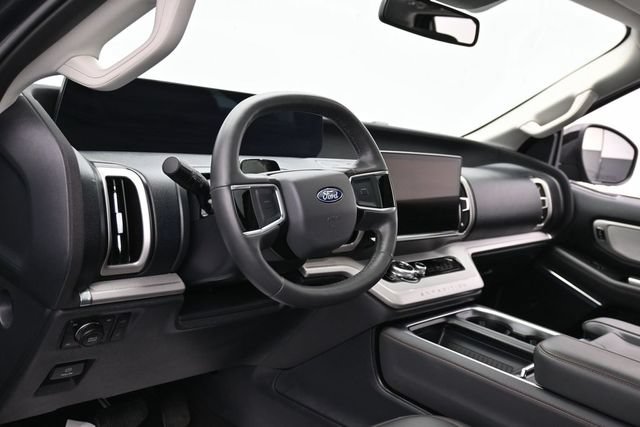 Certified 2025 Ford Expedition Active AWD/4WD image 16