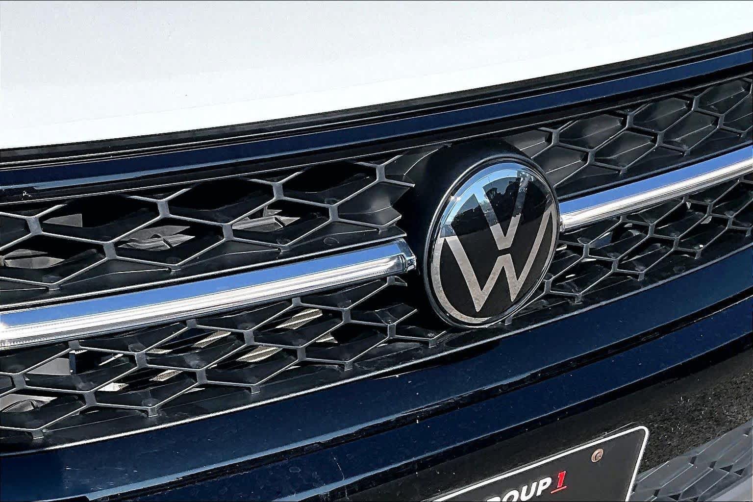 Used 2024 Volkswagen Taos SE w/ MDO Package FWD image 30