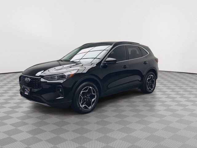 Certified 2025 Ford Escape Platinum w/ Premium Technology Package AWD/4WD image 38