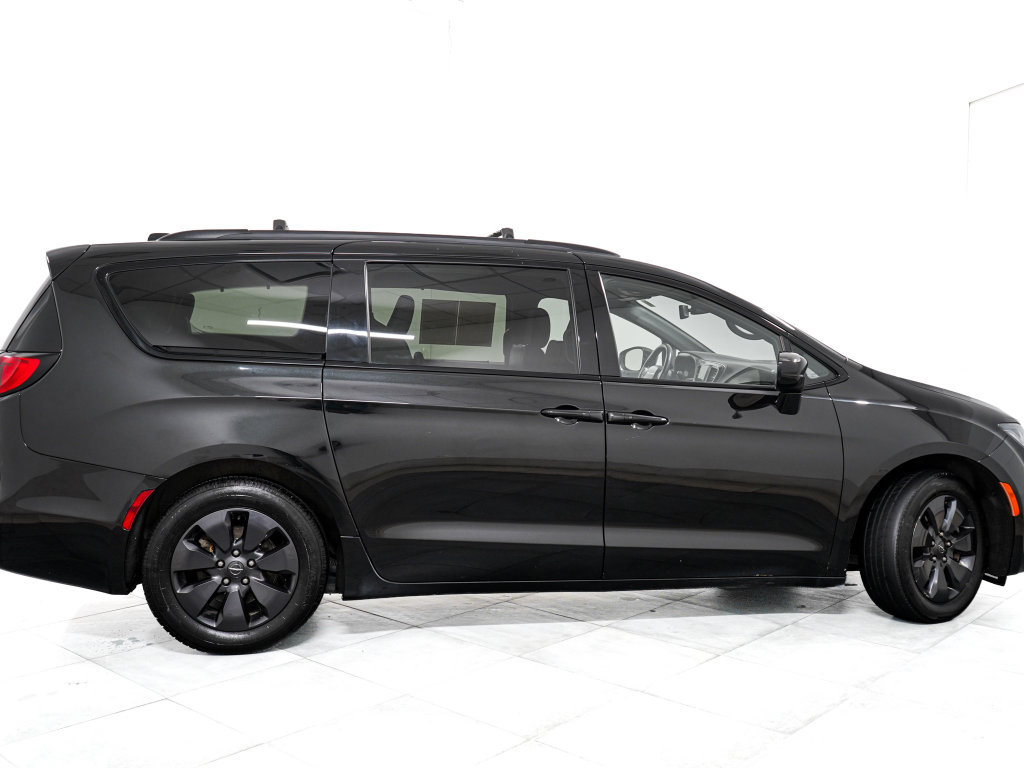 Used 2020 Chrysler Pacifica Touring-L w/ S Appearance Package FWD image 7