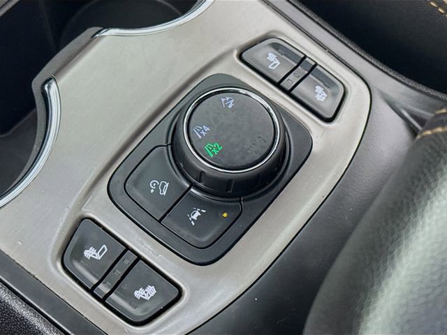 Used 2024 GMC Terrain AT4 image 19