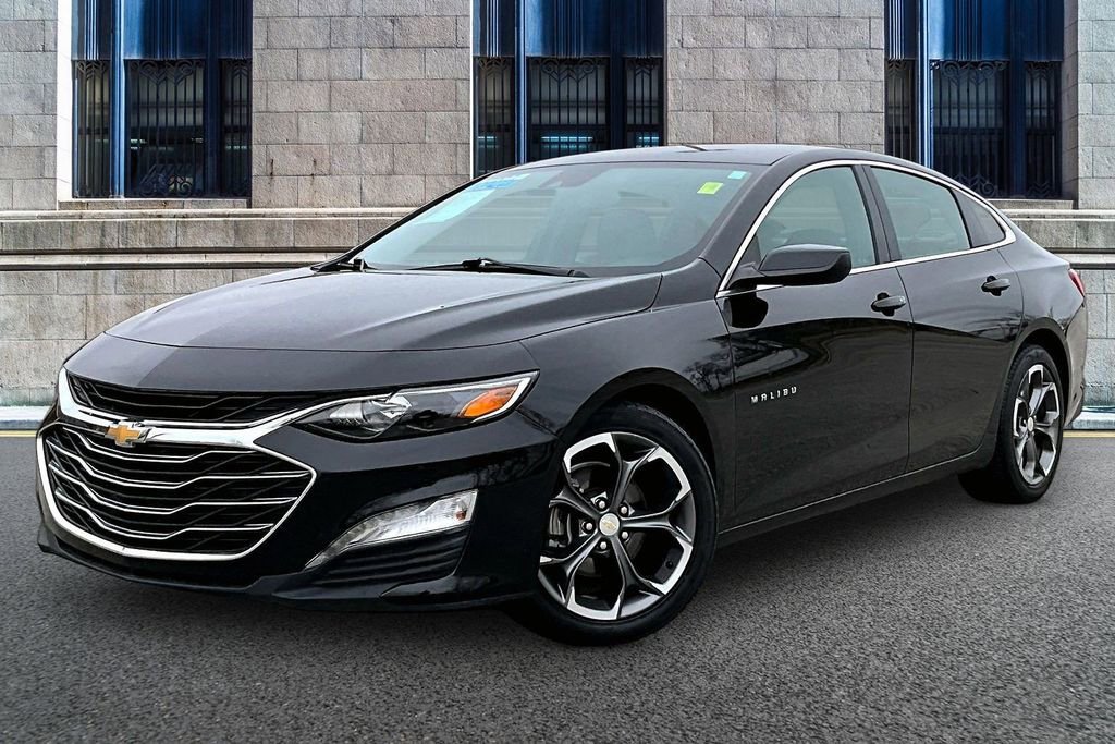 Used 2023 Chevrolet Malibu LT image 2