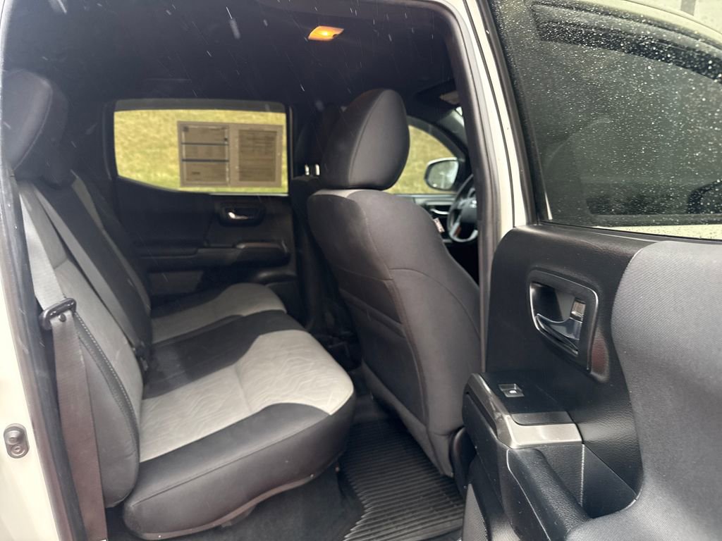 Used 2022 Toyota Tacoma TRD Off-Road AWD/4WD image 23