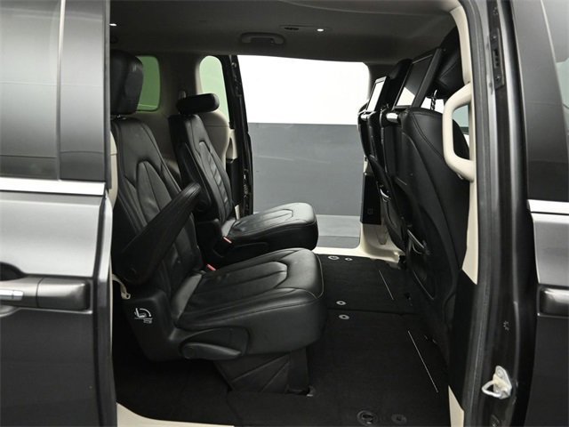 Used 2017 Chrysler Pacifica Touring-L Plus image 38