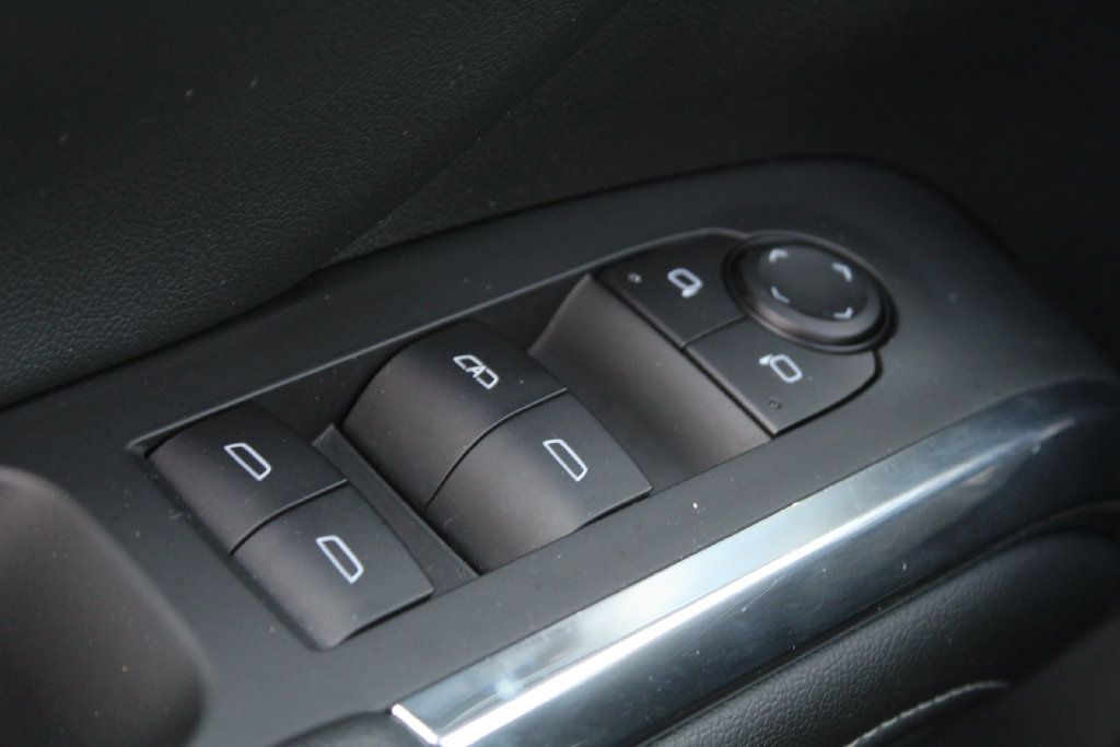 Used 2025 Chevrolet Traverse LT FWD image 34