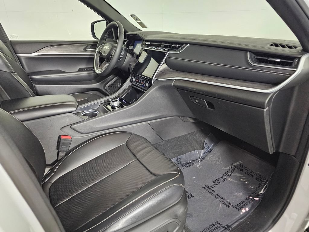 Used 2024 Jeep Grand Cherokee Limited w/ Luxury Tech Group II AWD/4WD image 11