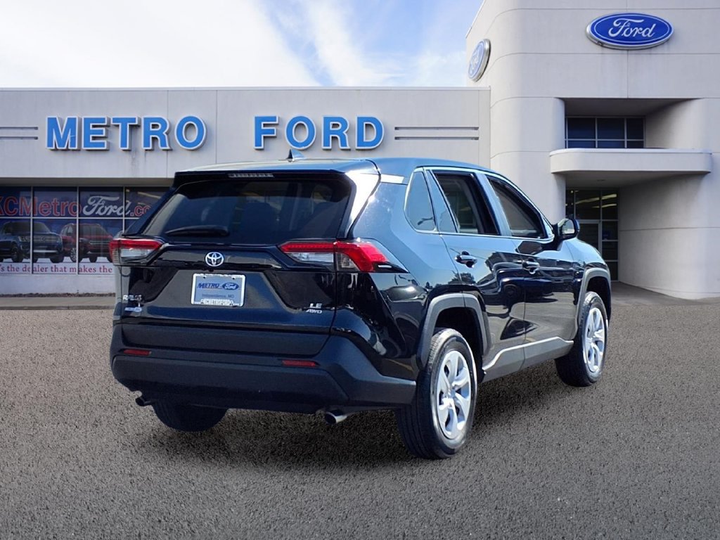 Used 2025 Toyota RAV4 LE AWD/4WD image 3