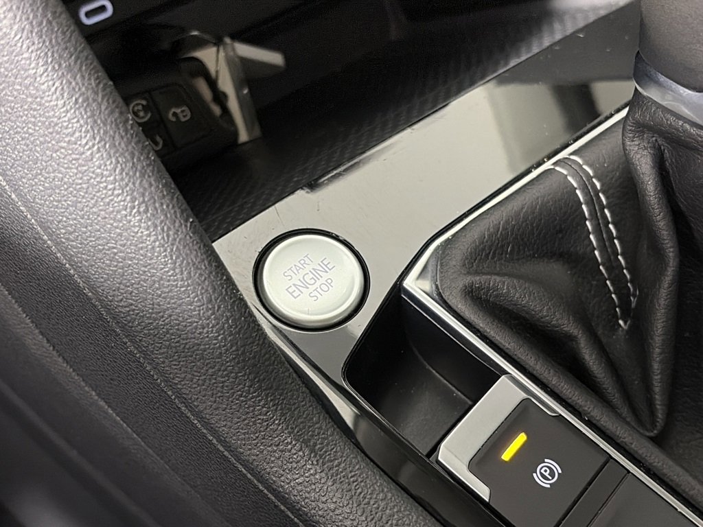 Used 2022 Volkswagen Taos SEL w/ Panoramic Sunroof Package image 23