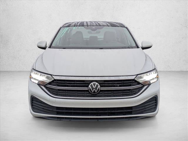 Used 2024 Volkswagen Jetta SE w/ Panoramic Sunroof Package FWD image 2