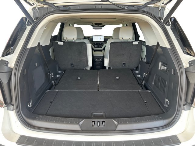 Certified 2025 Ford Explorer Platinum w/ Ultimate Package AWD/4WD image 19