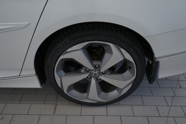 Used 2018 Honda Accord Touring image 12