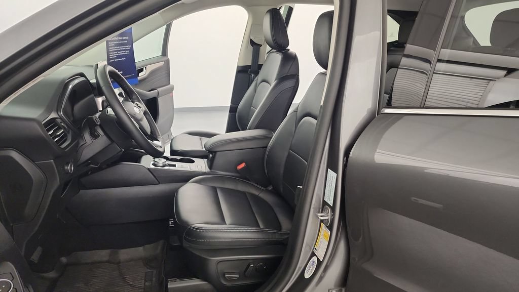 Certified 2022 Ford Escape Titanium w/ Class II Trailer Tow Package AWD/4WD image 15