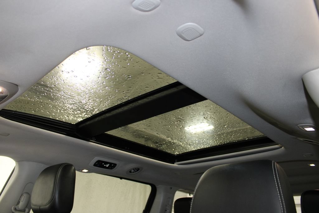 Used 2023 Chrysler Pacifica Limited FWD image 18