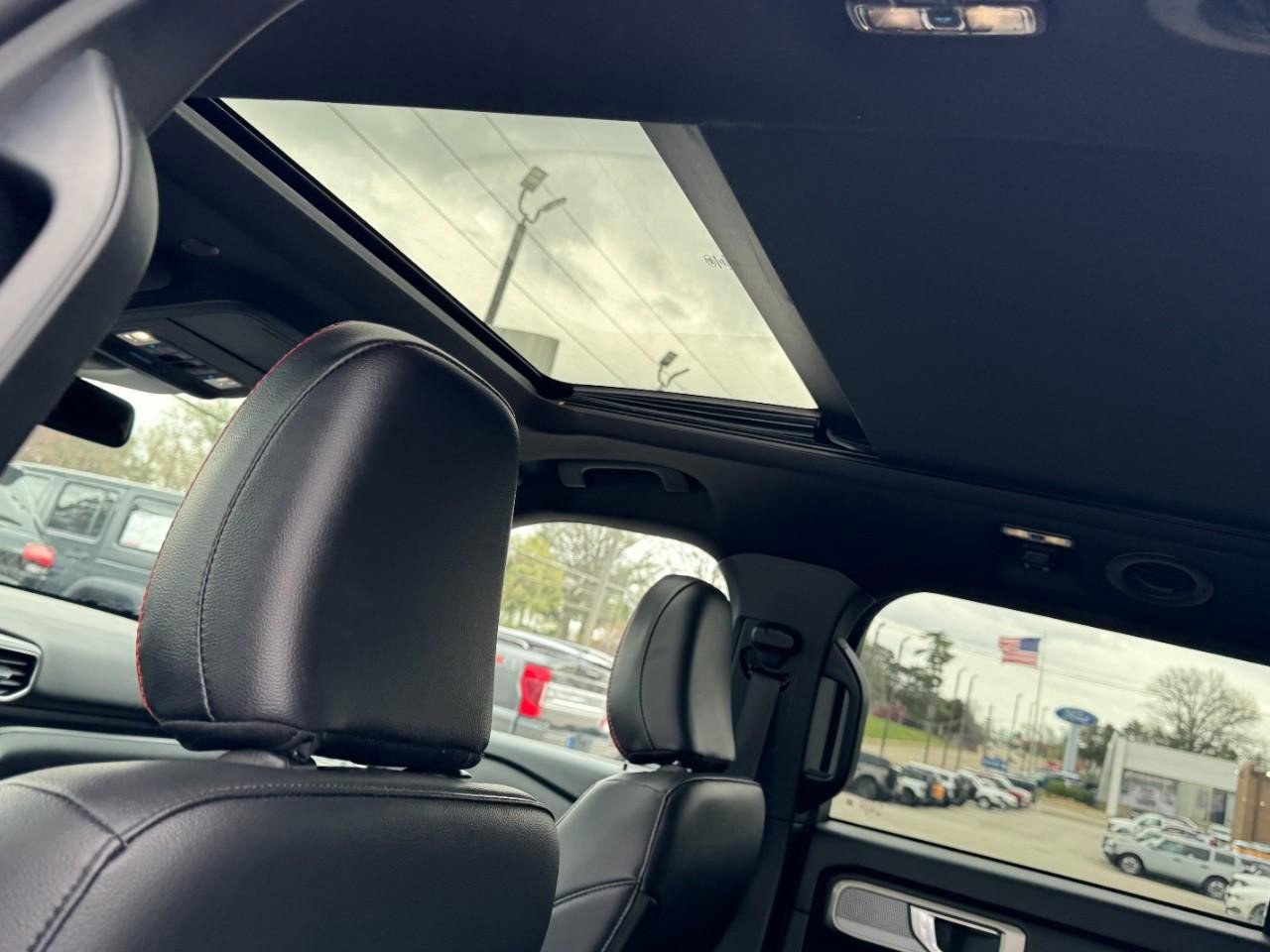 Certified 2024 Ford Explorer ST-Line w/ Class IV Trailer Tow Package image 11